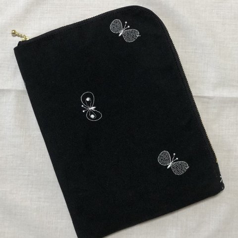 ミナペルホネン⚮ choucho フラットＬ字ポーチ 縦型 ブラック ホワイト iPad mini
