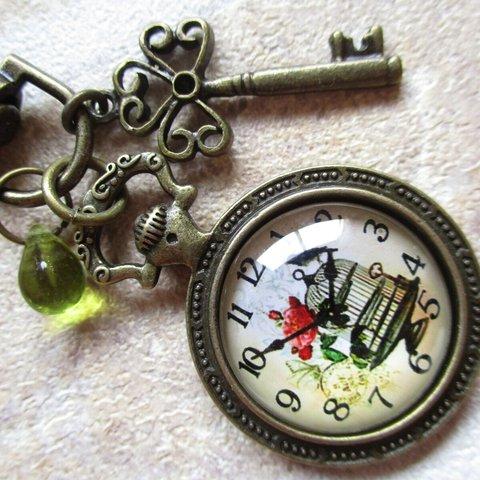 ◇2704 ⏱鳥籠の小鳥 懐中時計と鍵　アンティークバッグチャーム🐤🔑 ※１点物