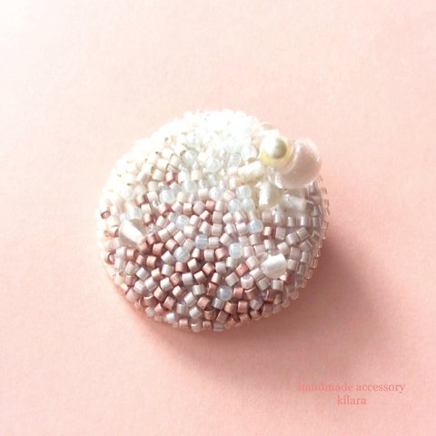 peach  color✧ビーズ刺繍ブローチ