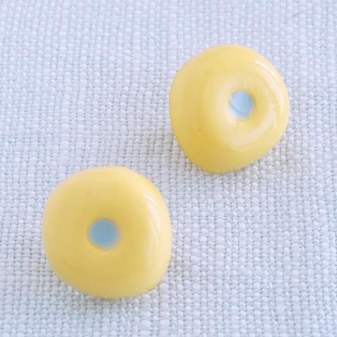 (3個) 11mm クリーム色のボタン　フランス製 黄色