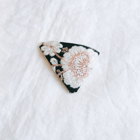  インド刺繍リボン♡三角ピン　ヘアピン　ぱっちんピン