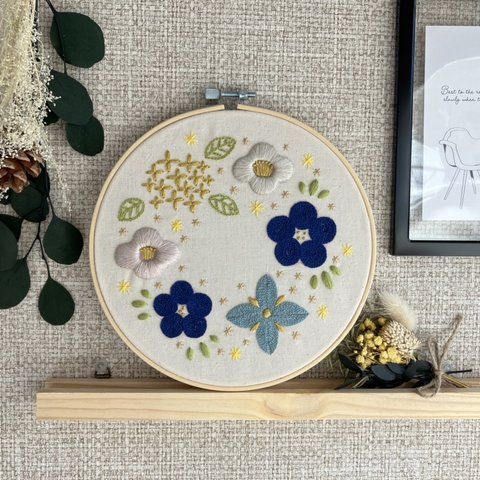 刺繍 お花の壁飾り 18cm