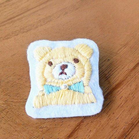 くまさんの刺繍ブローチ