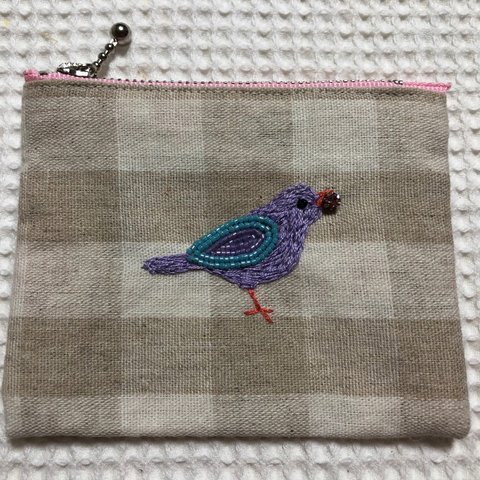 ビーズ刺繍の小物入れ☆宝石をくわえた小鳥