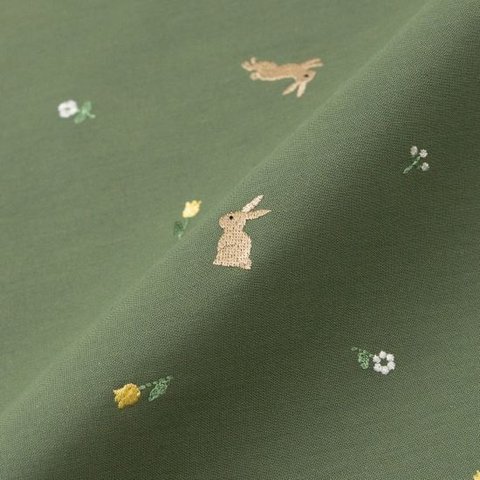 刺繍生地 【おさんぽうさぎ/カーキ】 カットクロス 綿ポリ