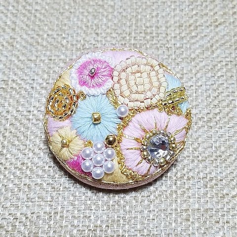 【Sold Out】ビーズ刺繍ブローチ