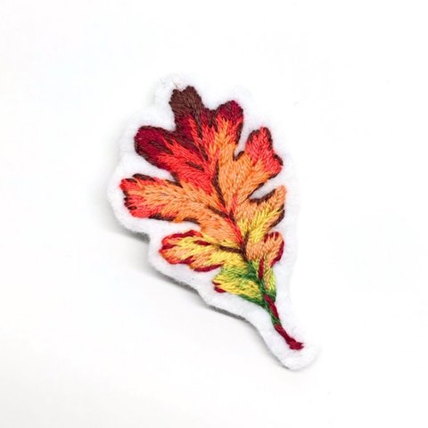 紅葉のオーク　刺繍ブローチ