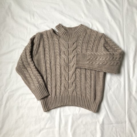 ケーブル編みが可愛い 𓃘 ネックオープン ブラウン ニット トップス Cable knit with open neck tops