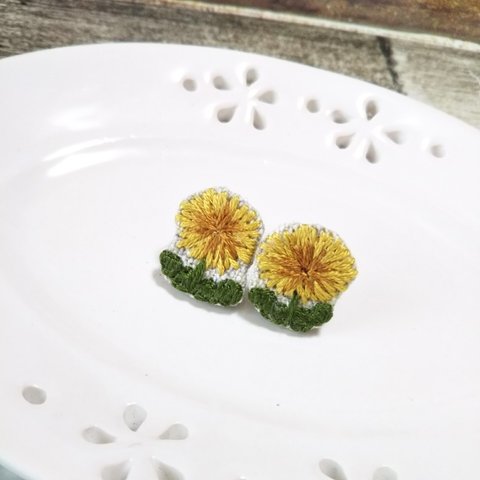 タンポポ 刺繍ピアス