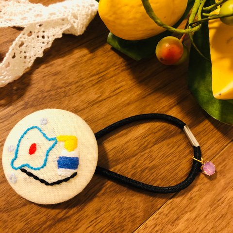 石鹸で目をやられたニコちゃん　【刺繍　ヘアゴム】