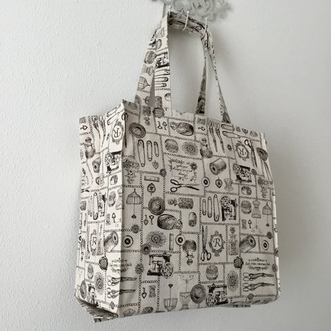 裁縫テーマ　タイト・アンド・タイディ・トートバッグ; Sewing Theme Tight ‘n’ Tidy Tote Bag、エコバッグ、eco bag、ソーイング