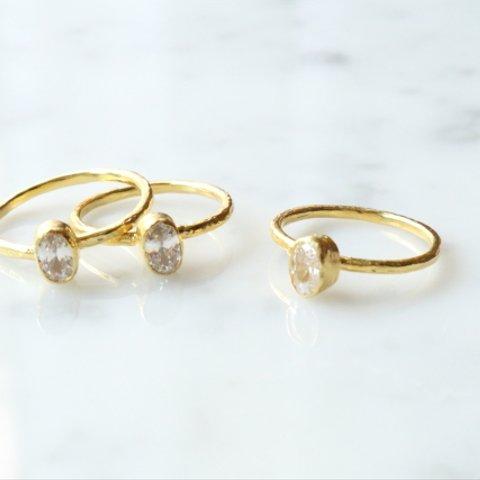 shiny natural stone slender gold ring