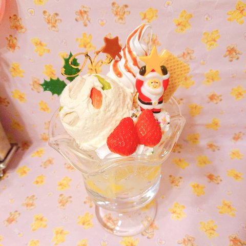 クリスマスのフルーツパフェ