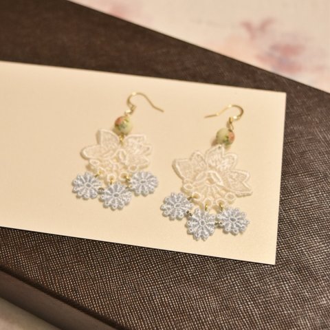 ✳︎アンティークの花束💐レースピアス✳︎