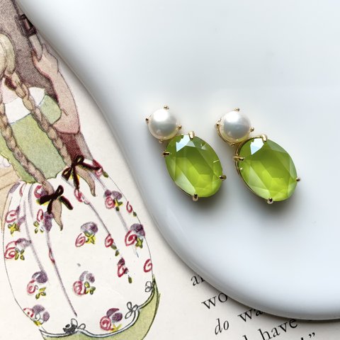 pearl and lime pierce / earring