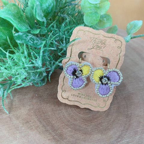 パンジー刺繍イヤリング