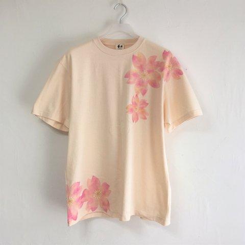 手描き舞桜柄Tシャツのナチュラル色Tシャツオーダー。