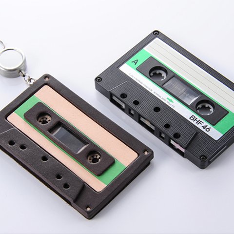 リアルサイズ☆カセットテープモチーフ　カードホルダー　グリーン（本革製）