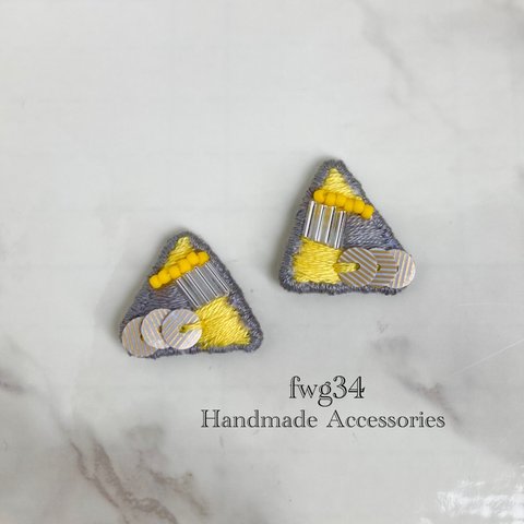 【triangle】yellow   イヤリング/ピアス