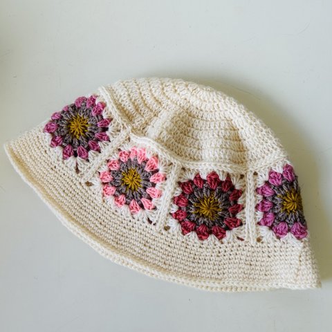手編み☆子どものお花モチーフの帽子　