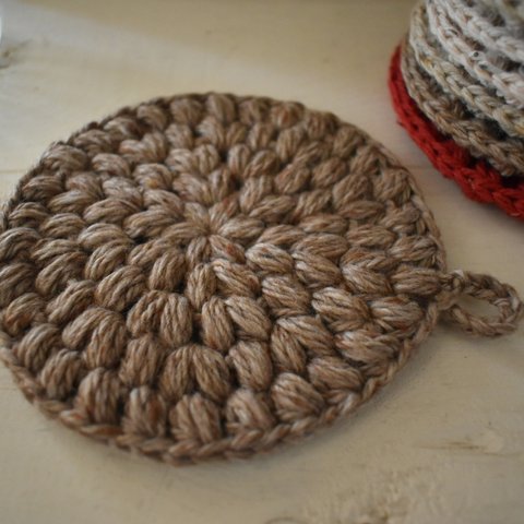  【送料無料】手編みのまんまるコースター・モカ　かぎ針編み　モチーフ編み　手編み　毛糸