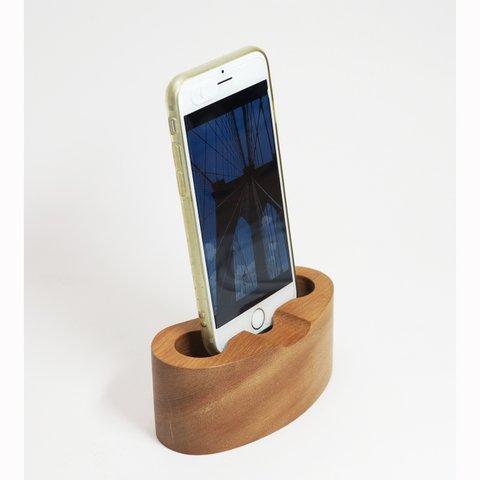 桜材の木製iPhone スタンド（ケースなしから〜0.8mm厚ケースまで）