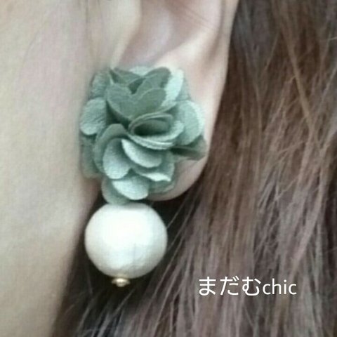 Moss Green Flower and Cotton Pearl Earring