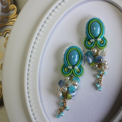 【Ulrica-ウルリカ-】 soutache（ソウタシエ）チェコガラス使用　ピアスorイヤリング ［水色系］キャッツアイ使用②