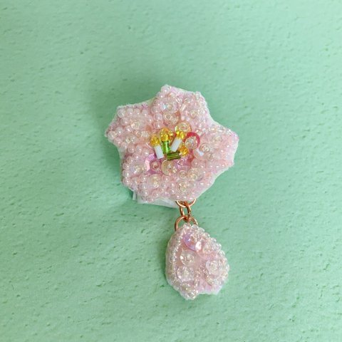 桜のブローチ小【ビーズ刺繍】