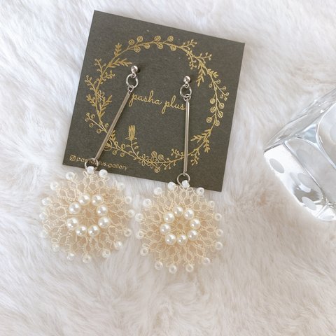 ピアス　ドイリー　タティングレース　レース編み　白　パール　揺れる　ビーズ　ミニドイリー　tattinglace イヤリング　透かし模様　花火　イヤリング