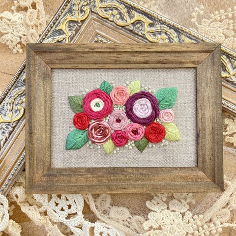 frame バラとかすみ草のブーケ antique rose bouquet【刺繍フレーム】ローズガーデン rose garden　刺繡額 インテリア枠 壁掛け ファブリックパネル