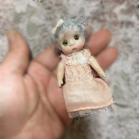 ☺︎︎ ハンドメイド 約8センチの女の子一点物です　ooak doll ✽.。.