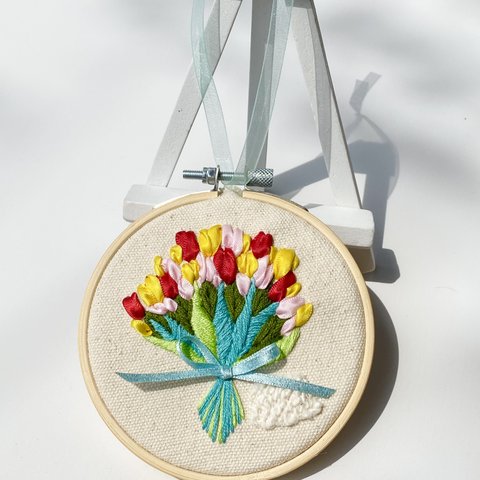 チューリップ刺繍 壁飾り