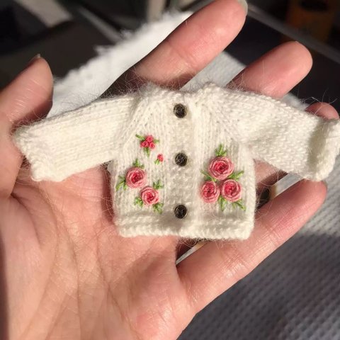 オビツ11 ニットカーディガン 刺繍 ねんどろいどどーる ドール衣装 1/12サイズ ドール服 ob11