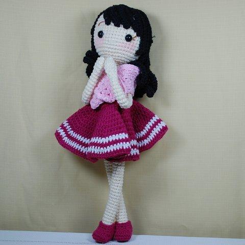 編みぐるみ　可愛い人形ちゃん　濃いピンクワンピース