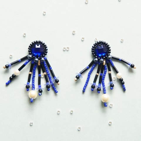 🖤💙blue✕black💙🖤ビーズ刺繍ピアス(イヤリング)