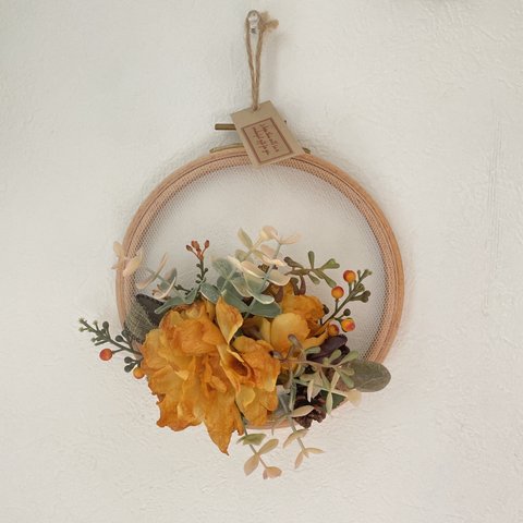 秋色🍂　カレイドフレームの壁飾り