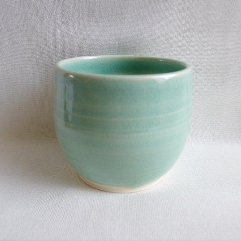淡い青緑系のカップ