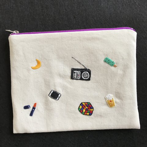 刺繍 フラットポーチ 月が出たら