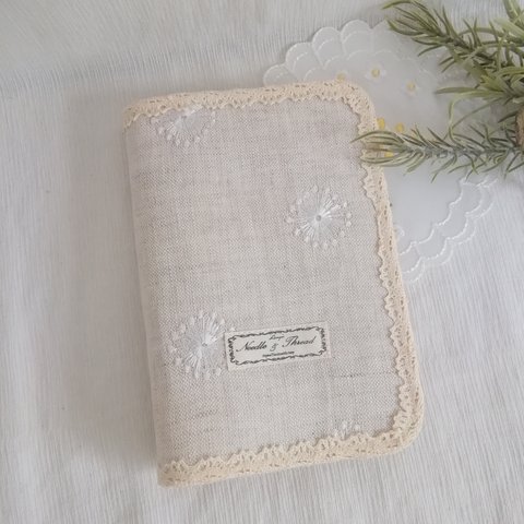 刺繍リネンのお薬手帳カバー♪ホワイトフラワー☆