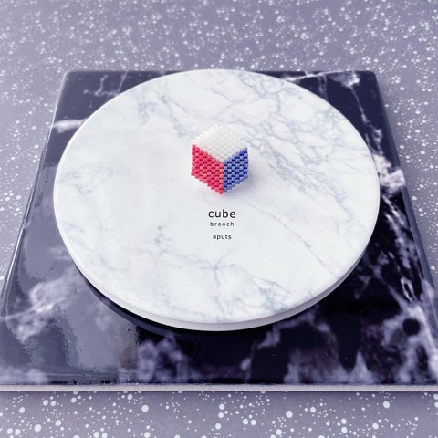 cube (tricolore) (brooch)