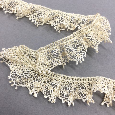 ゴールドラメフリルレース   1ｍ   Gold metallic frill lace    