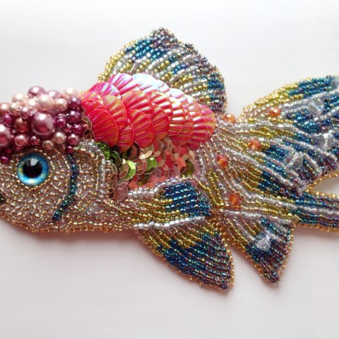 ビーズ刺繍のモチーフ【夢の金魚／モル】バレッタ・ブローチ