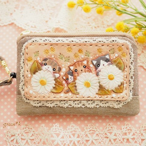 ＊【sold out】（ベージュ）マーガレット猫ちゃんたちのキーポーチ