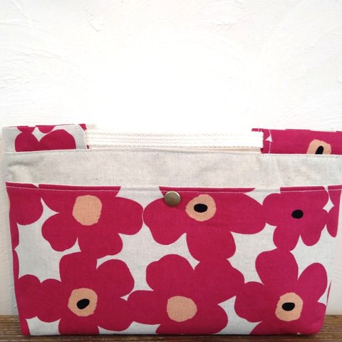 ●ファスナーポケット付き　バッグインバッグ　生成り地に赤ピンク花柄　北欧柄