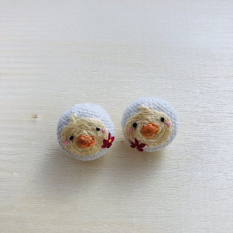 ぴよこ刺繍のピアス