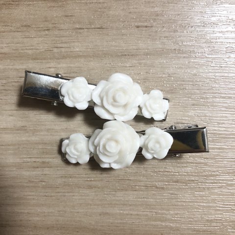 🥀薔薇のヘアクリップ(白)🥀