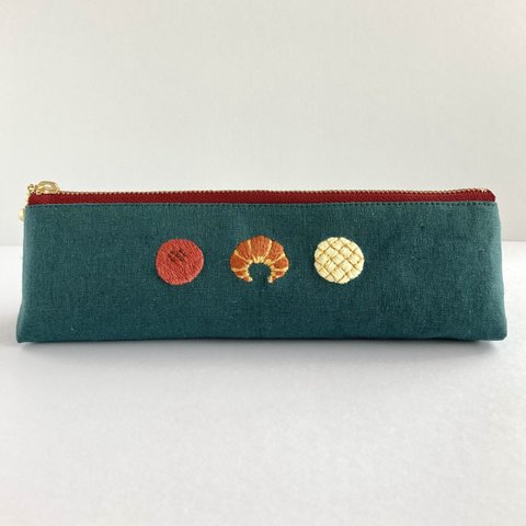 ひとくちパンの手刺繍ペンケース（みどり）