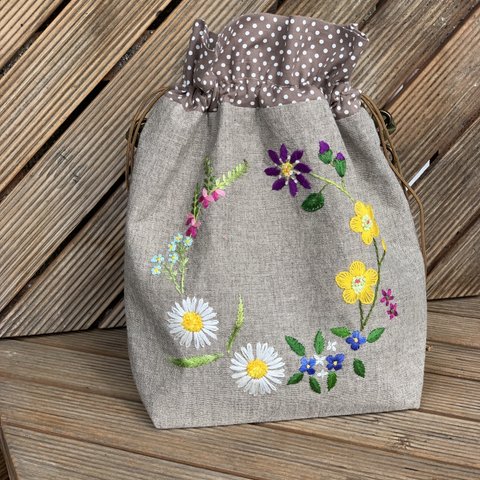 野の花刺繍の巾着バック