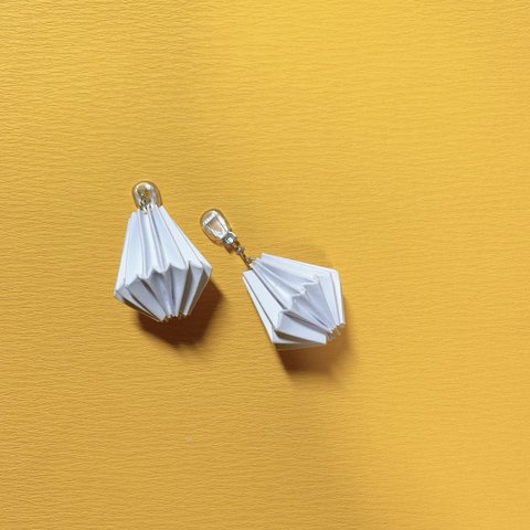 イヤリング 紙 アクセサリー クリップ式 ホワイト 折り紙 